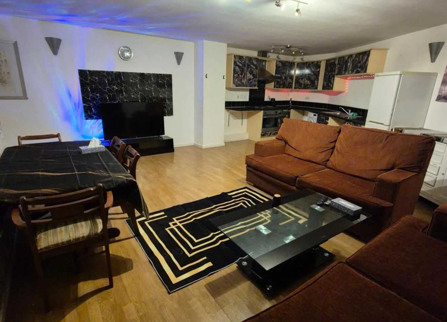 Modern 2 Bedroom Apartment Unbeatable City Centre Location! Bradford