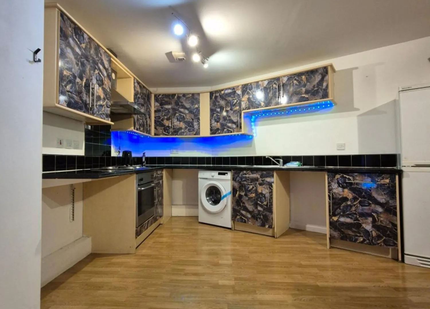 Modern 2 Bedroom Apartment Unbeatable City Centre Location! Bradford  0*, Bradford (West Yorkshire)